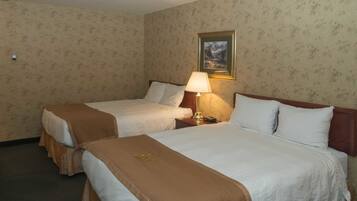 Traditional-Doppelzimmer, 2 Queen-Betten | Hochwertige Bettwaren, Zimmersafe, Schreibtisch, Verdunkelungsvorhänge