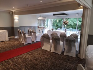 Indoor wedding - The Conningbrook Hotel (Ashford)