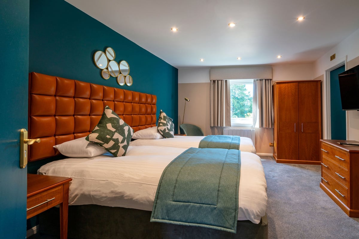 standard twin room, 2 single beds | free wifi, bed sheets