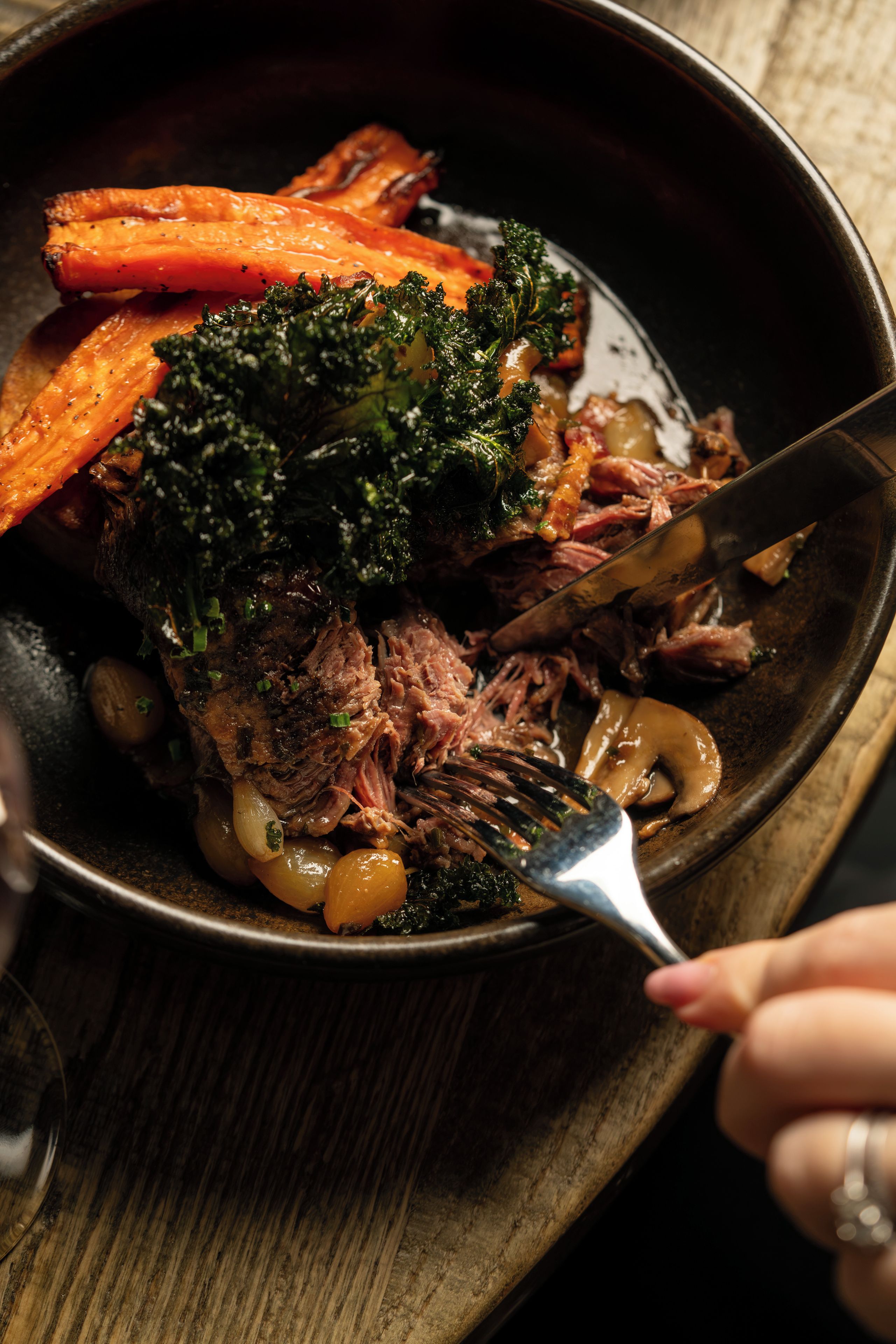 A bowl of food with vegetables and meat.