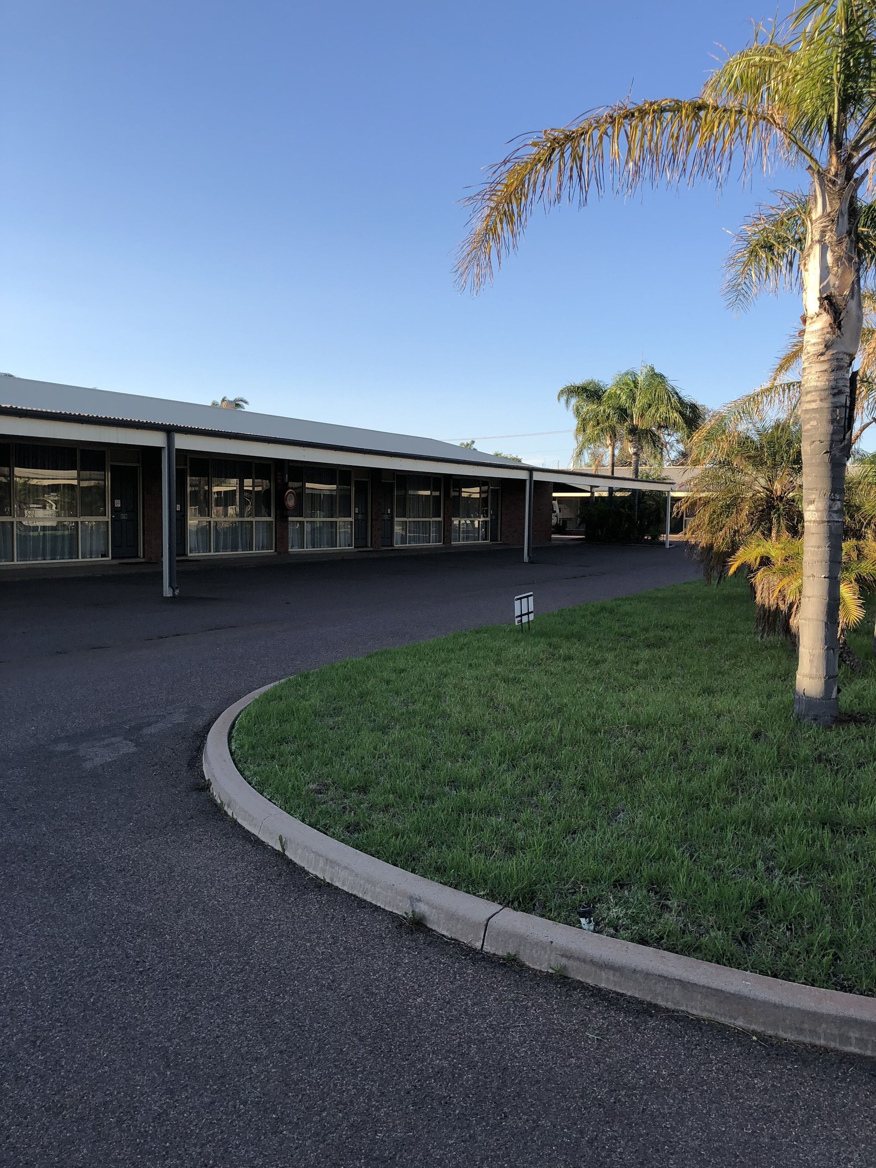 palms queen room | minibar, desk, iron/ironing board, free cots/infant beds