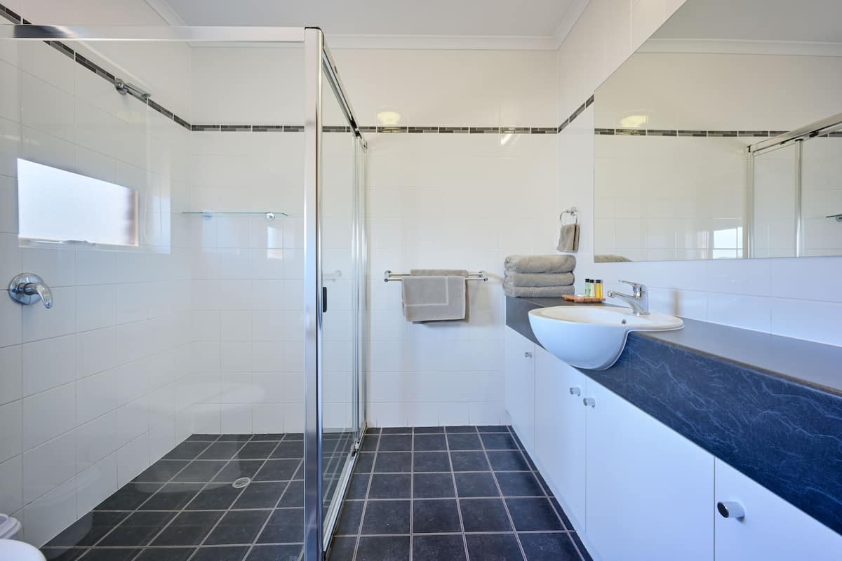 minibar, desk, iron/ironing board, free cots/infant beds