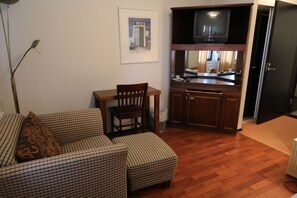 Standard Single Room | Living area | TV