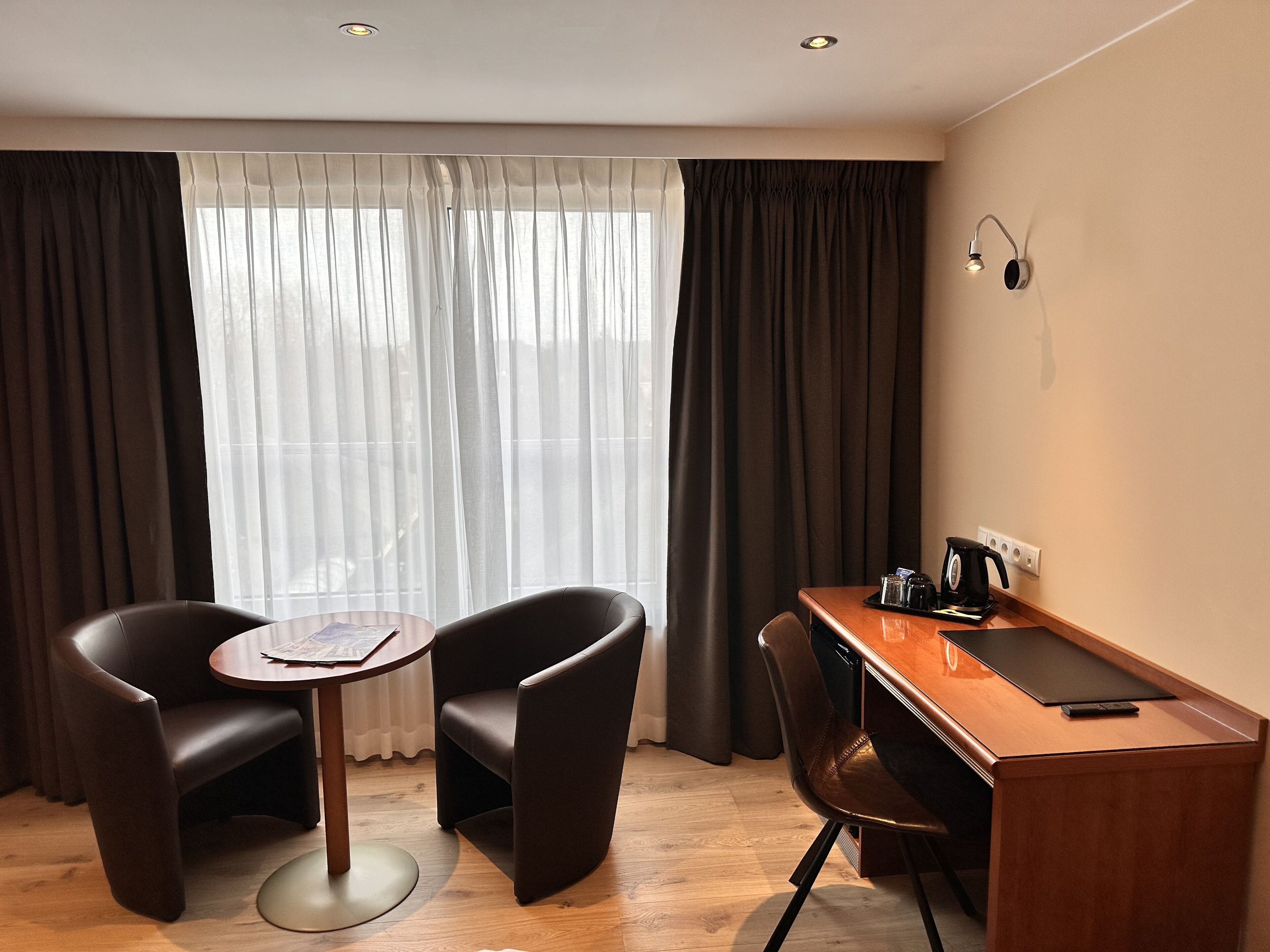 26-inch flat-screen tv with satellite channels, tv