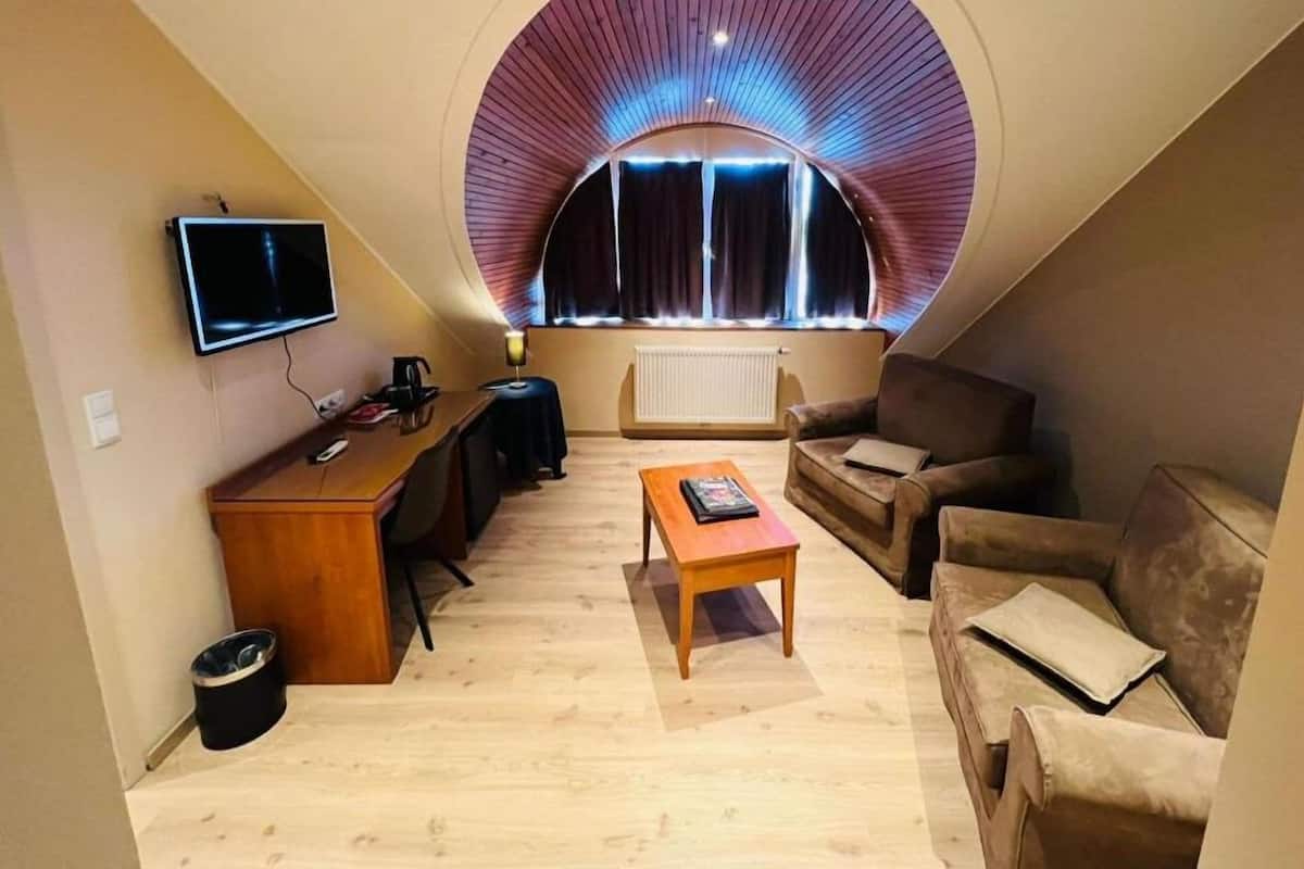 luxury suite | living area | 26-inch flat-screen tv with satellite channels, tv