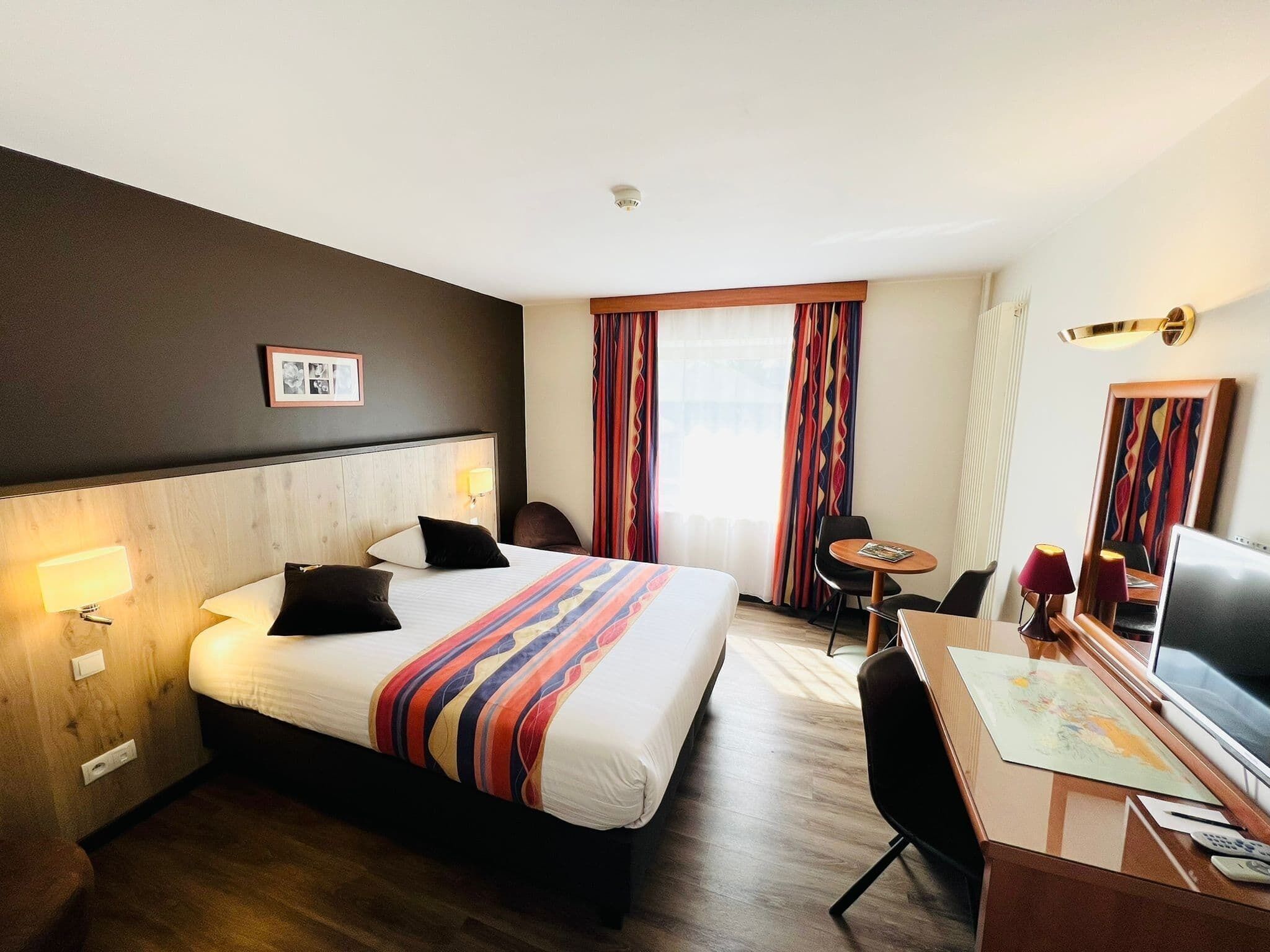 Ropa de cama de alta calidad y minibar 