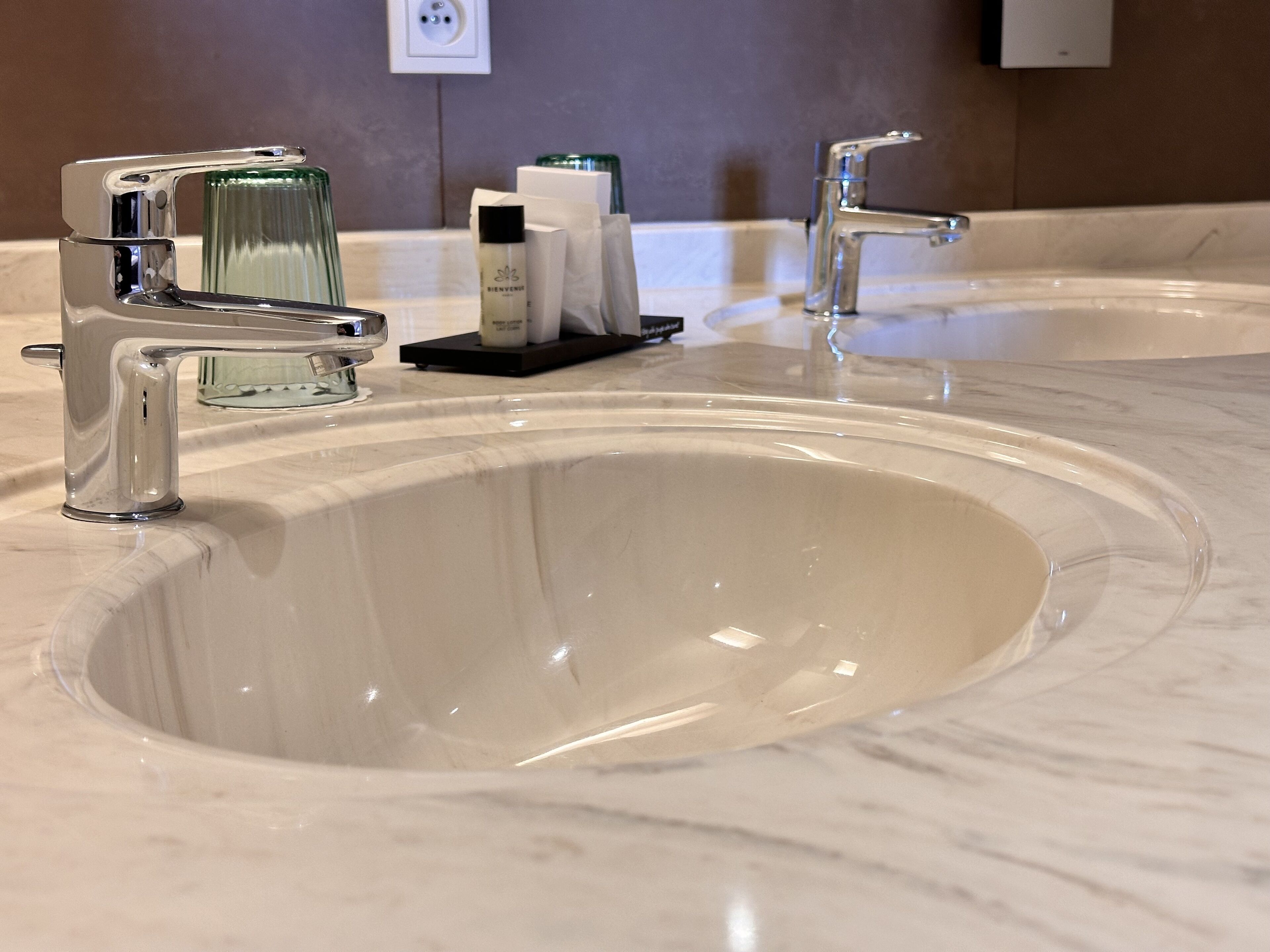 luxury suite | bathroom | combined shower/bathtub, free toiletries, hair dryer, towels