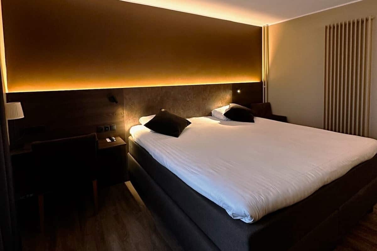 junior suite | premium bedding, minibar, in-room safe, desk