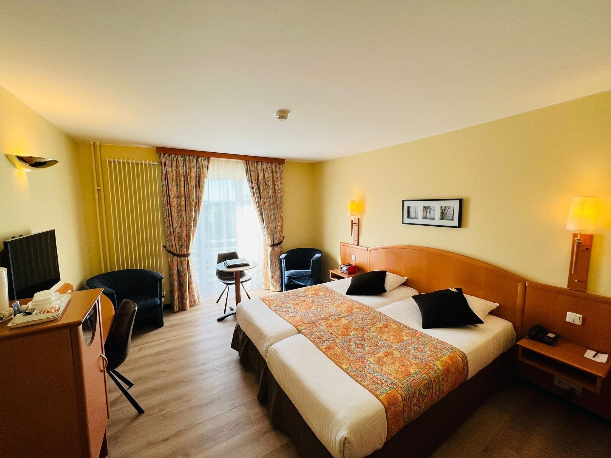 Ropa de cama de alta calidad y minibar 