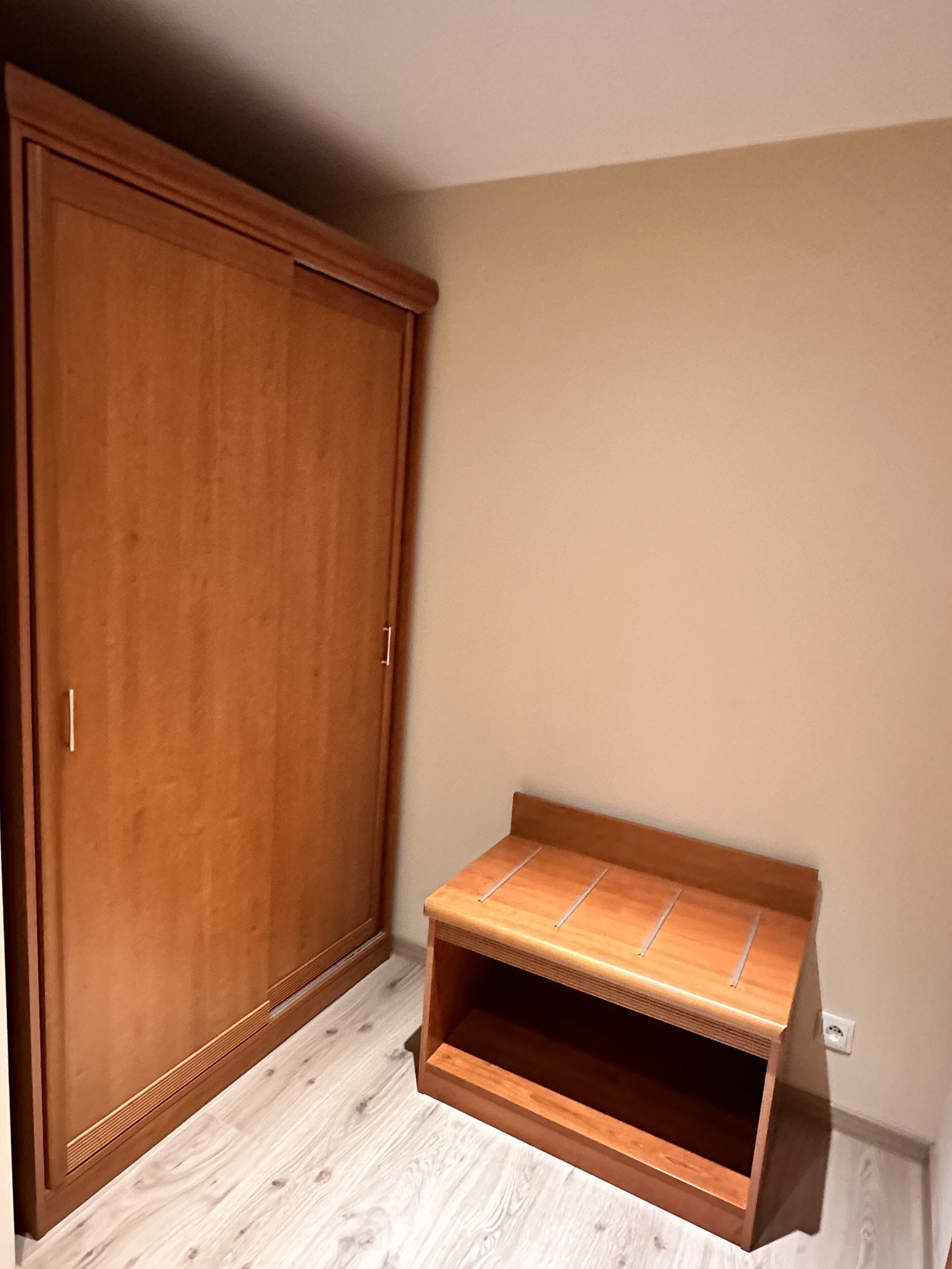 luxury suite | living area | 26-inch flat-screen tv with satellite channels, tv