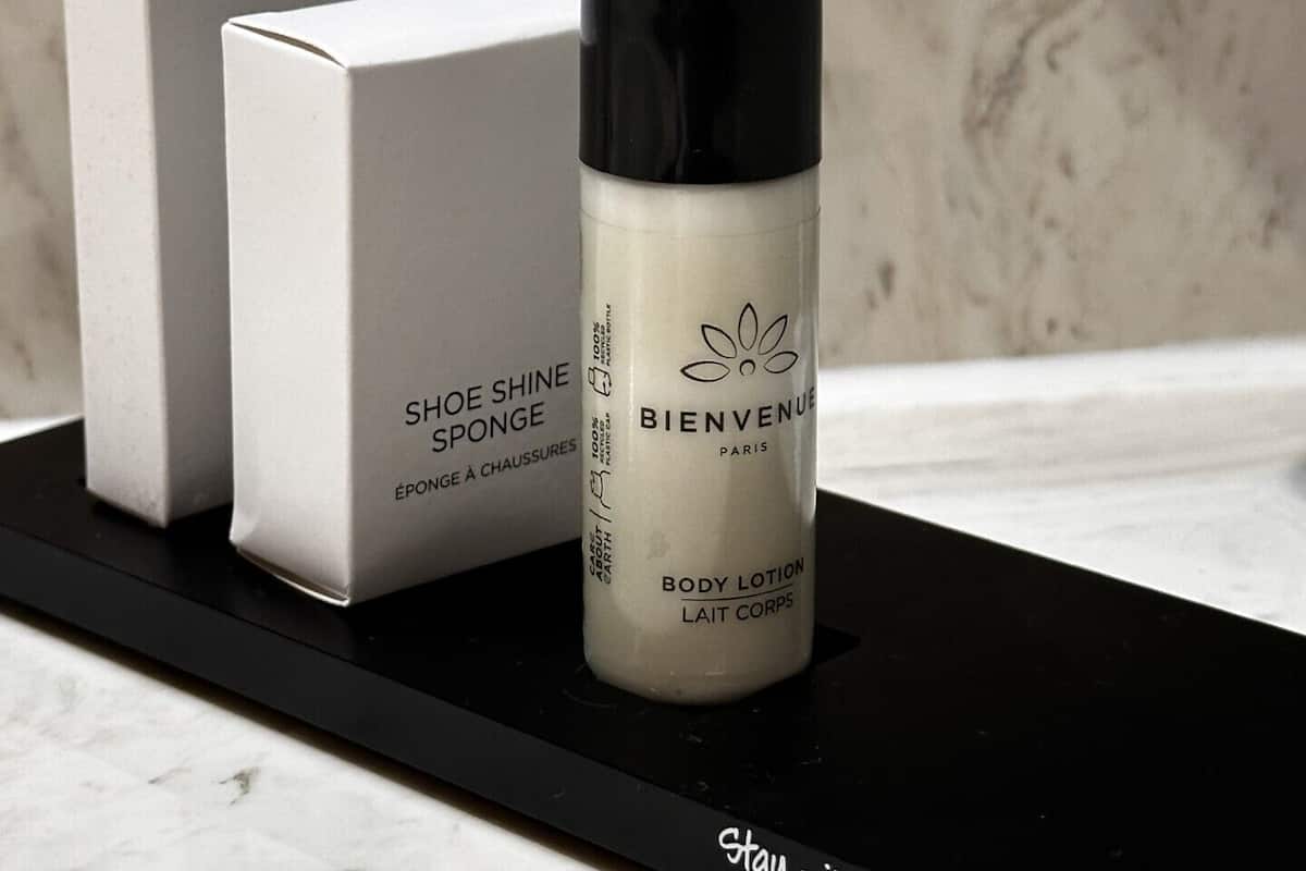 combined shower/bathtub, free toiletries, hair dryer, towels