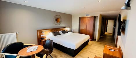 Chambre exécutive double | Literie de qualité, minibar, coffre-fort, bureau