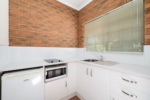 2 Bedroom Apartment | Eigene Küche | Kühlschrank, Mikrowelle, Wasserkocher mit Kaffee-/Teezubehör