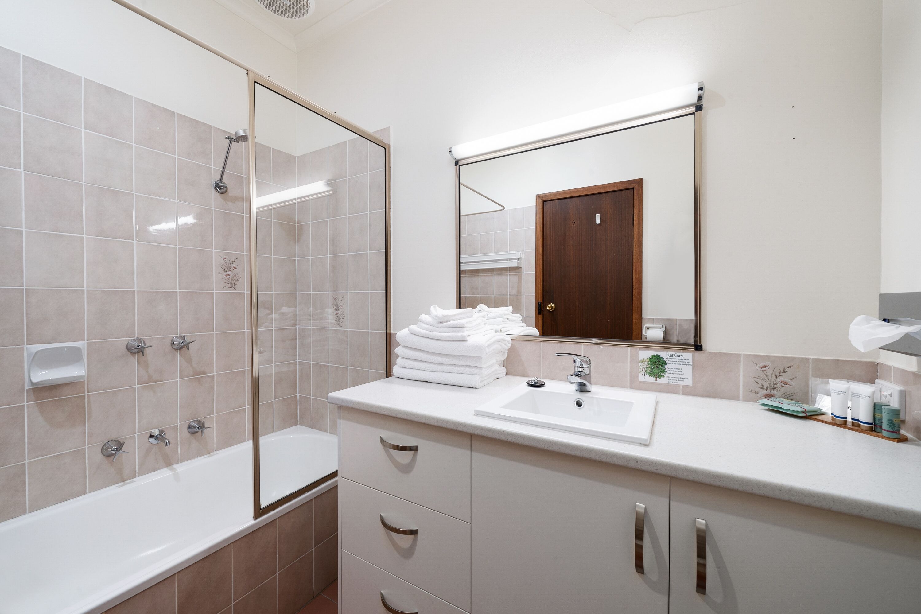 2 bedroom apartment | bathroom | free toiletries, hair dryer, towels