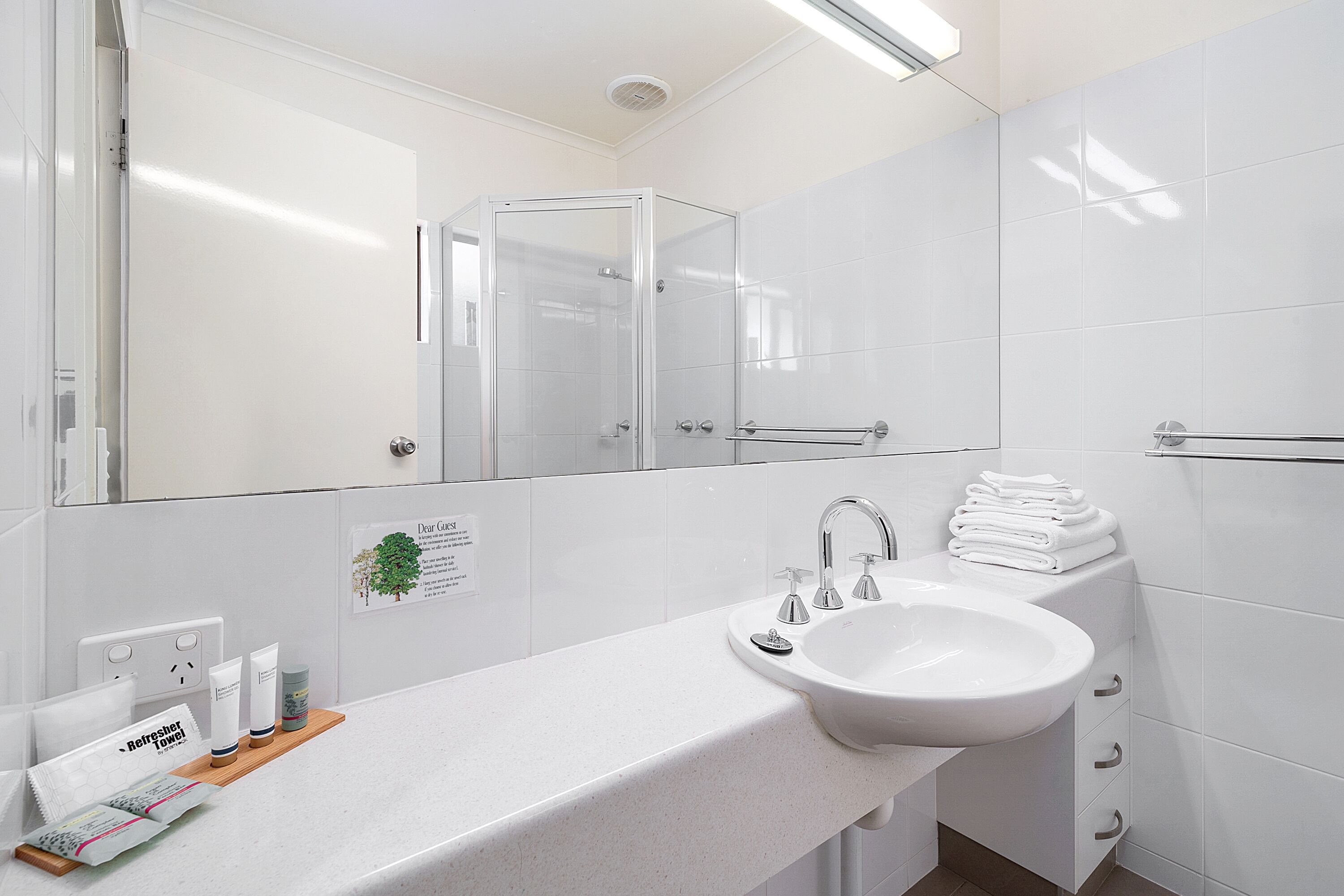 superior queen | bathroom | free toiletries, hair dryer, towels
