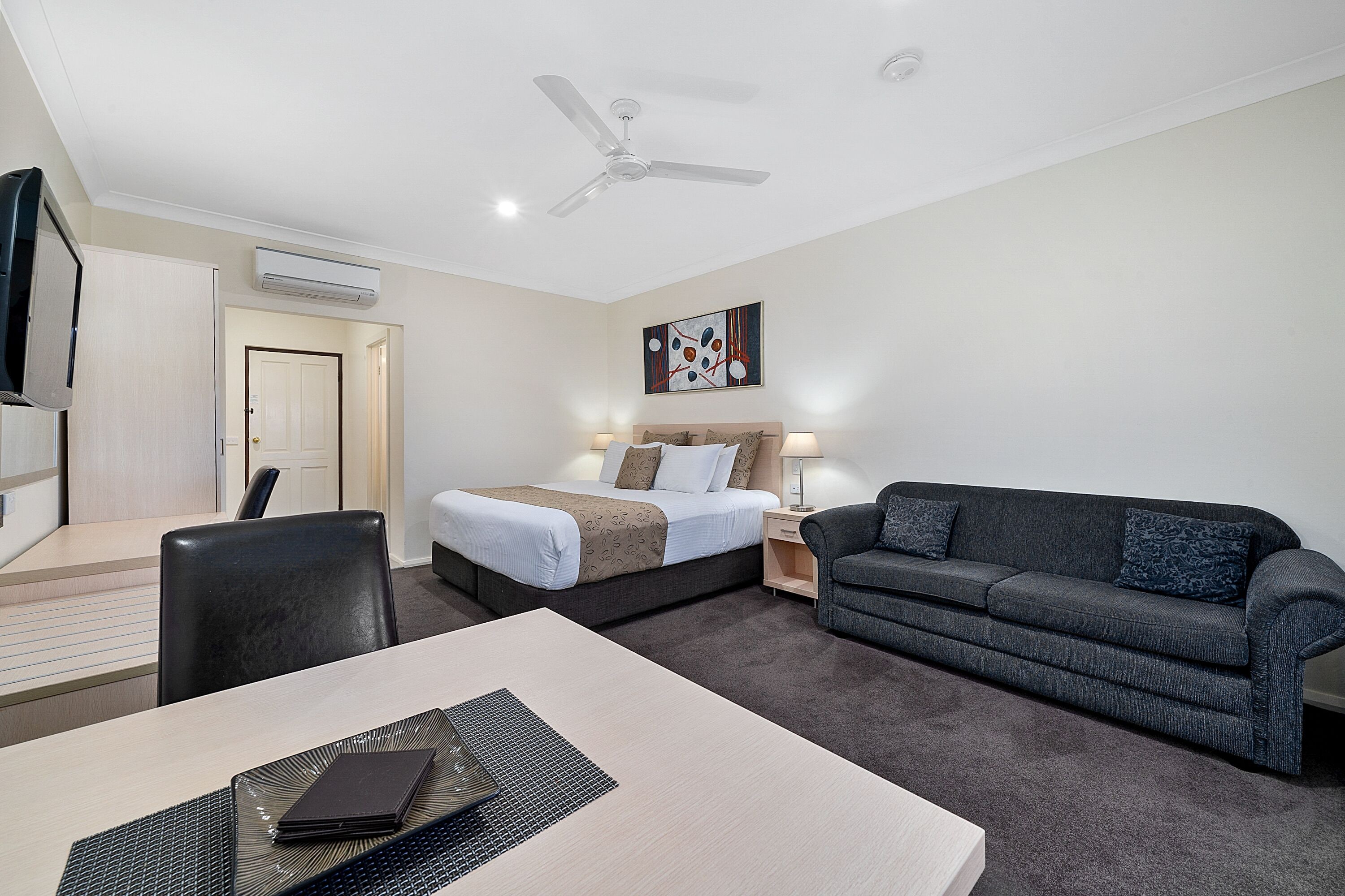 Superior King | Minibar, iron/ironing board, free WiFi, bed sheets
