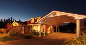 A hotel with a covered entrance, a brick facade, and a well-lit entrance area. - Best Western Ambassador Motor Inn & Apartments (Wagga Wagga)