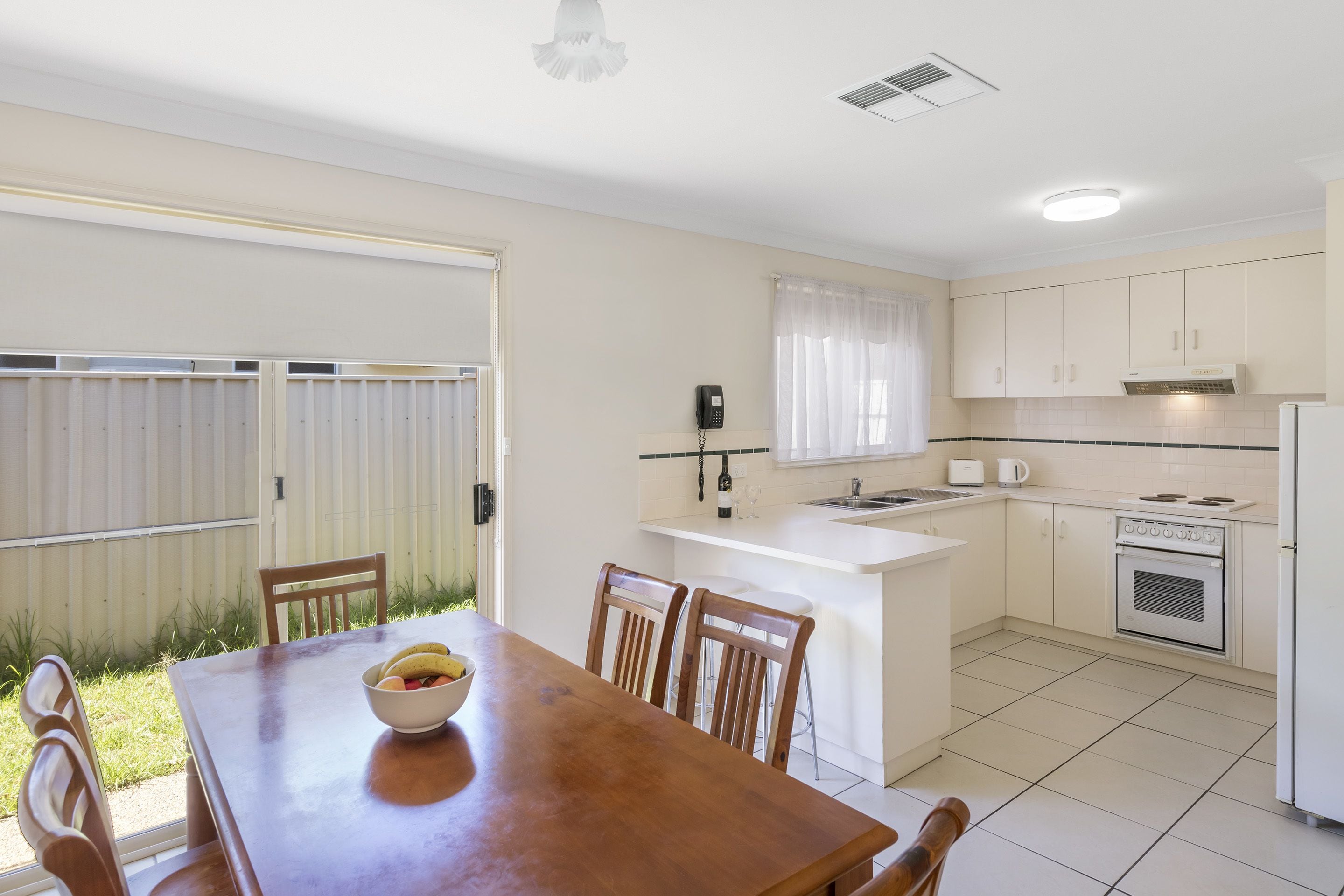 standard apartment, 2 bedrooms, non smoking | private kitchen | fridge, microwave, coffee/tea maker, electric kettle