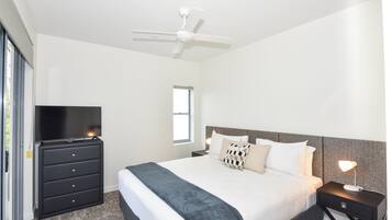 Executive 2 Bedroom Apartment | Desk, laptop workspace, iron/ironing board, free WiFi
