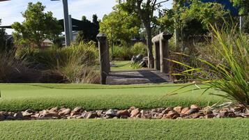 Mini-golf