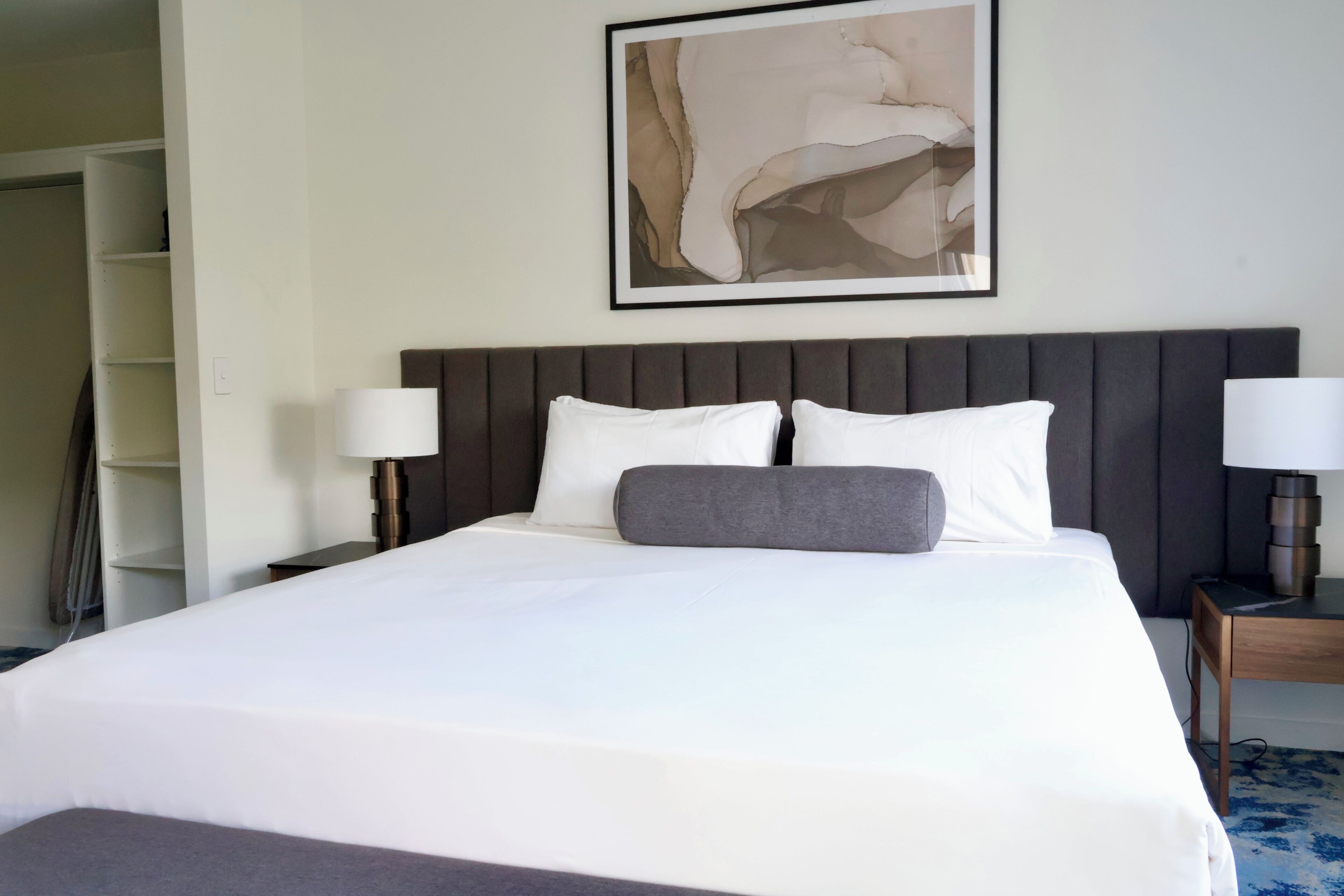 Executive 2 Bedroom Apartment | Skrivebord, skrivebord for bærbar PC og strykejern/-brett