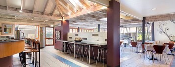 Breakfast and dinner served, local cuisine