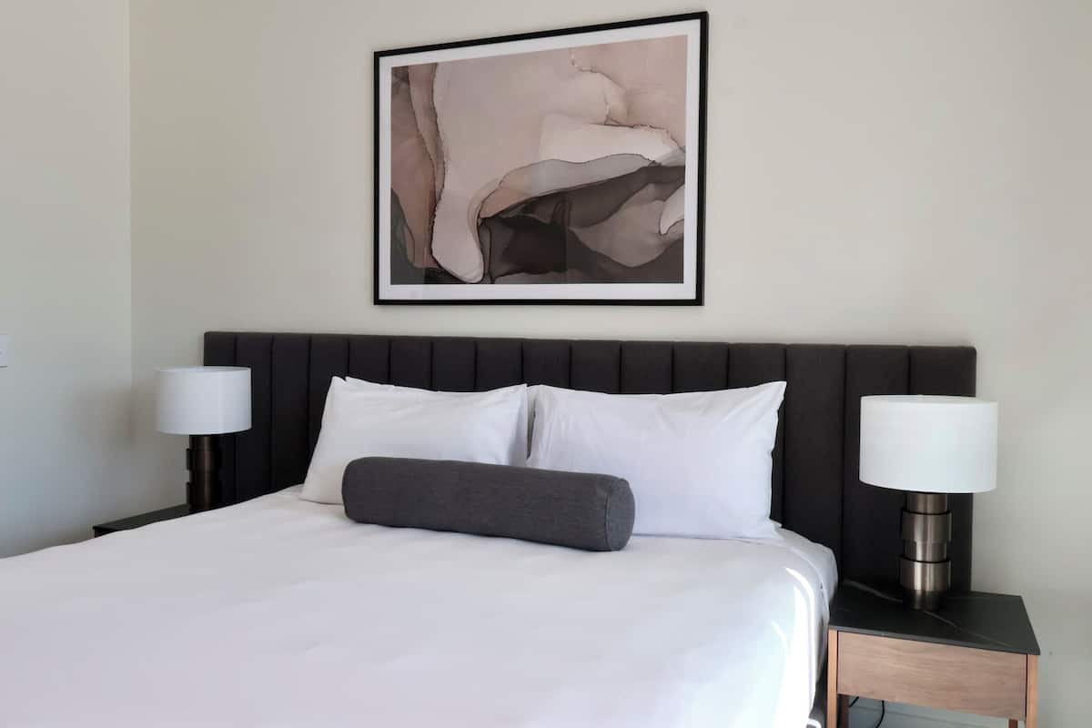 Executive 1 Bedroom Apartment | Desk, laptop workspace, iron/ironing board, free WiFi