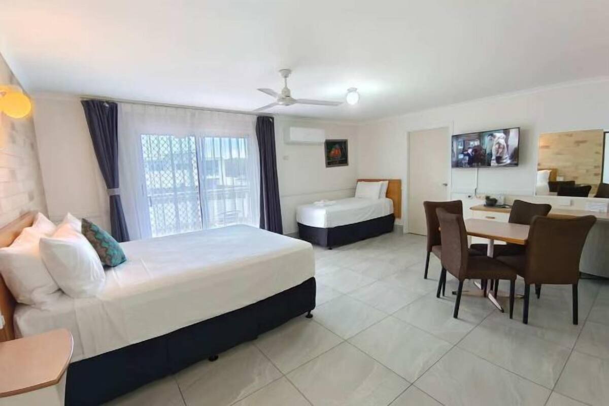 1 bedroom, in-room safe, desk, blackout curtains