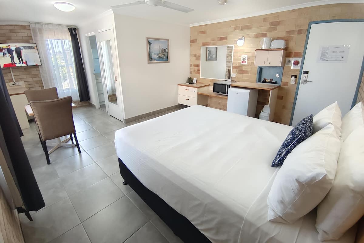 Executive Room, 1 Queen Bed, Non Smoking, Refrigerator & Microwave | View from room