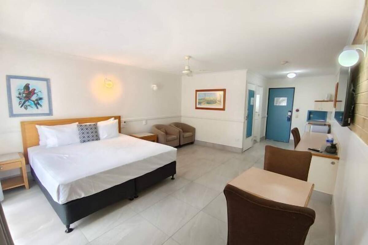 1 bedroom, in-room safe, desk, blackout curtains