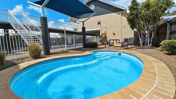 حمّام سباحة خارجي، مقاعد للتشمس