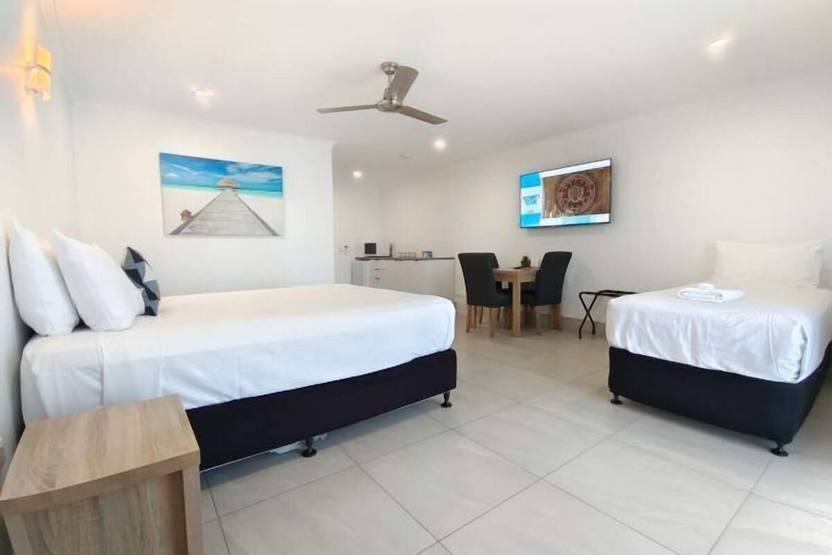 1 bedroom, in-room safe, desk, blackout curtains