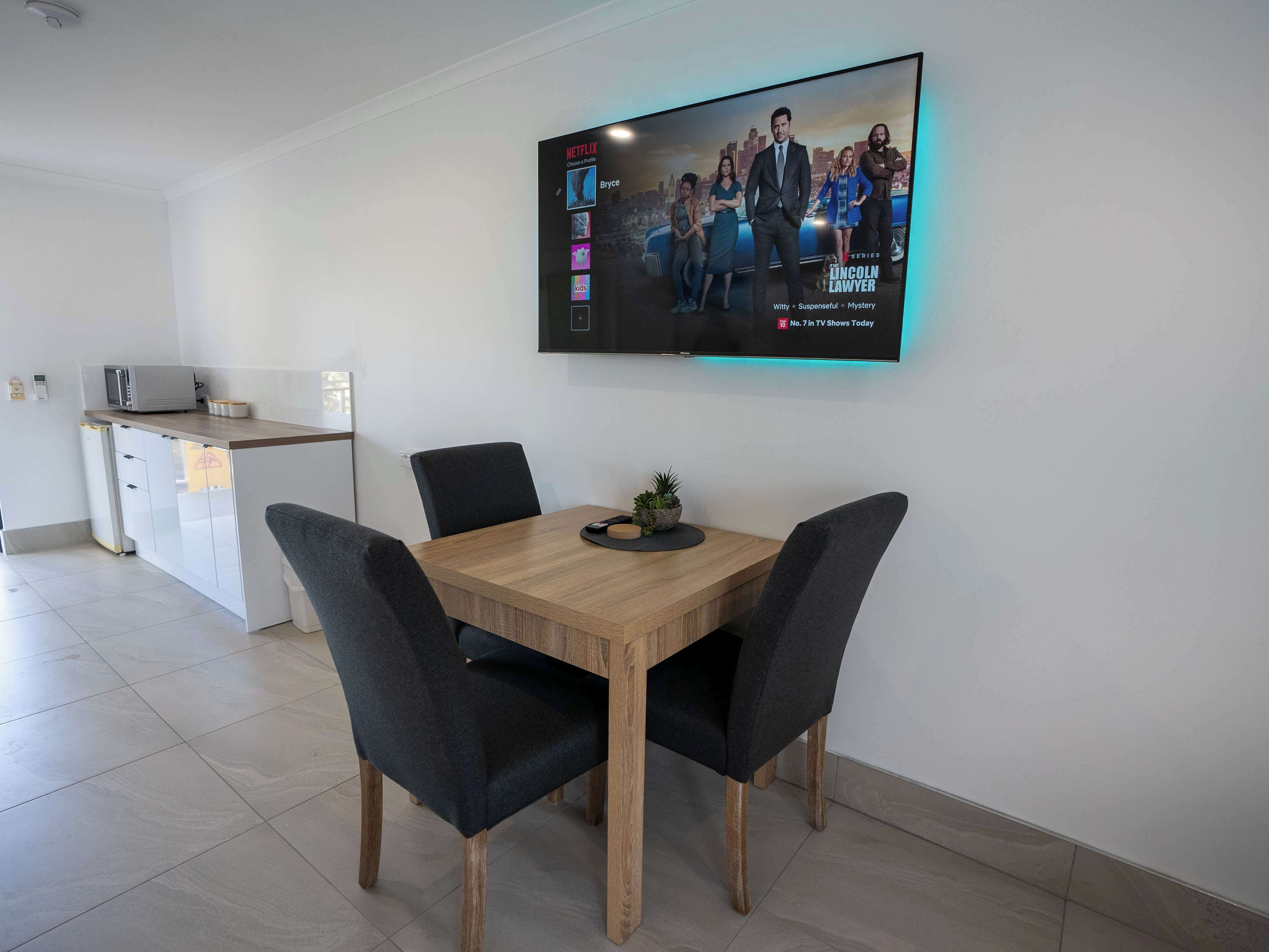 executive suite, multiple beds, non smoking, balcony (larger room) | room amenity