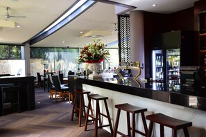 Bar (on property) - Pagoda Resort & Spa (Como)