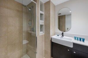 Bathroom - Wyndham Suites Sydney (Sydney)