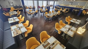 Breakfast and dinner served, pool views - Quality Inn & Suites Conference Center (New Port Richey)