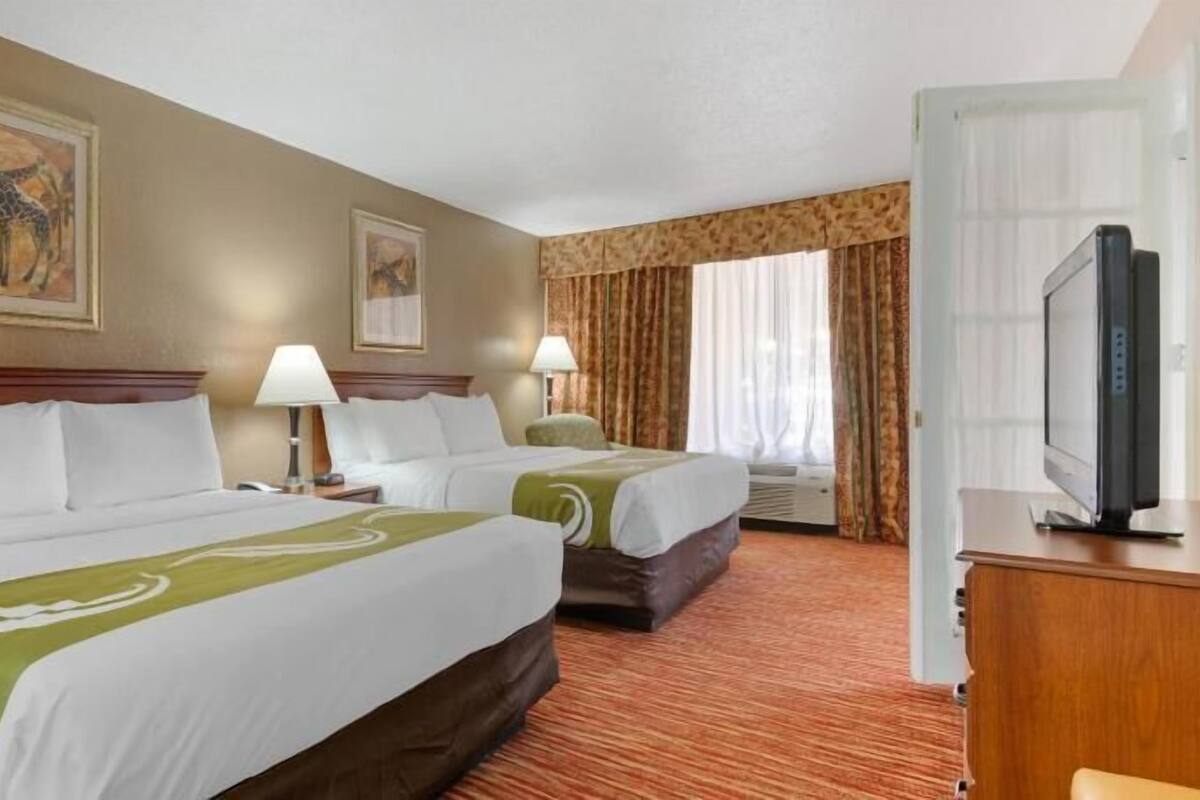 In-room safe, desk, laptop workspace, iron/ironing board