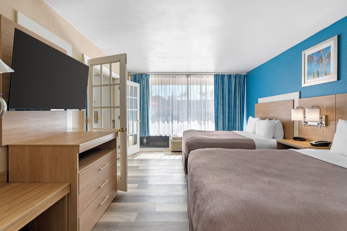 In-room safe, desk, laptop workspace, iron/ironing board