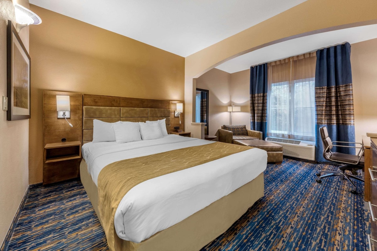 Egyptian cotton sheets, premium bedding, desk, laptop workspace