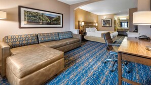 Egyptian cotton sheets, premium bedding, desk, laptop workspace - Comfort Inn South San Jose / Morgan Hill (Morgan Hill)