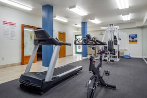 A fitness center with treadmills, elliptical machines, and weightlifting equipment. - Comfort Inn South San Jose / Morgan Hill (Morgan Hill)