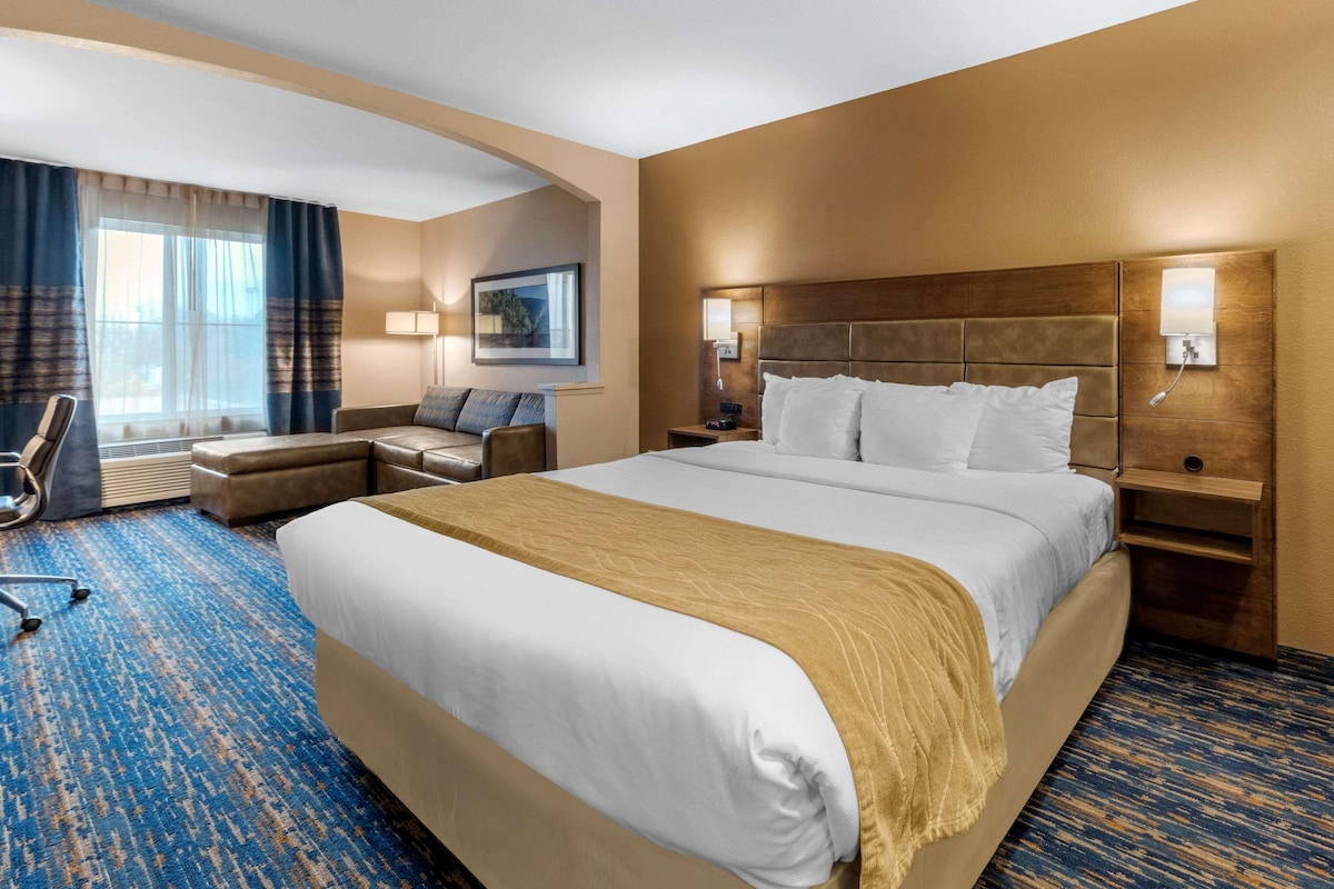 Egyptian cotton sheets, premium bedding, desk, laptop workspace