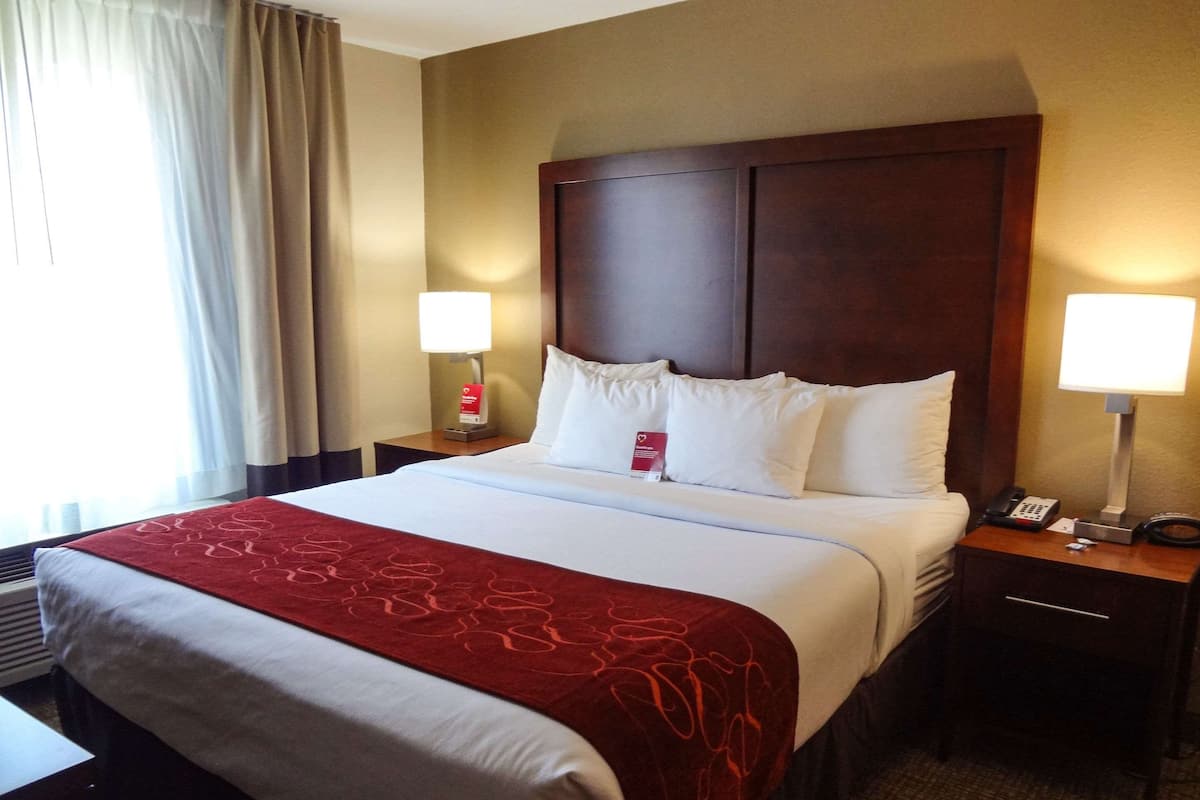 1 bedroom, premium bedding, down comforters, desk