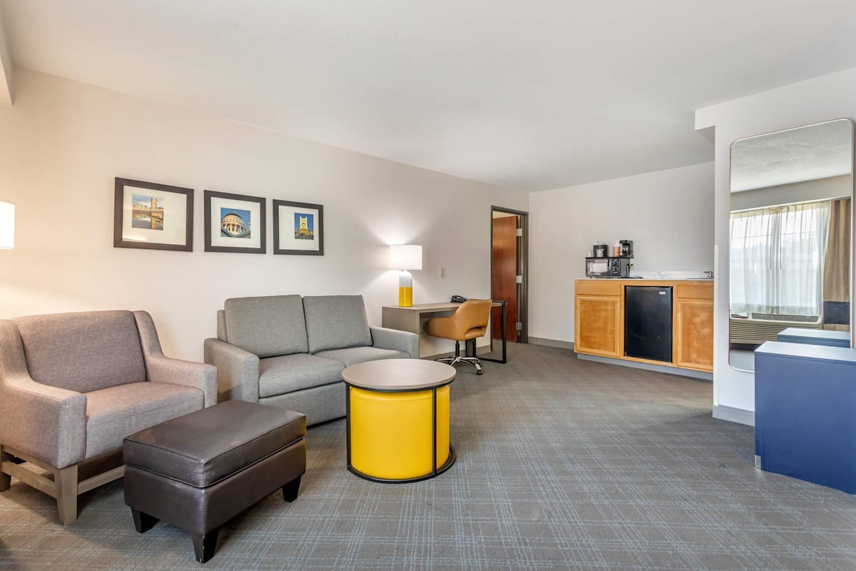 Suite, Multiple Beds, Non Smoking
