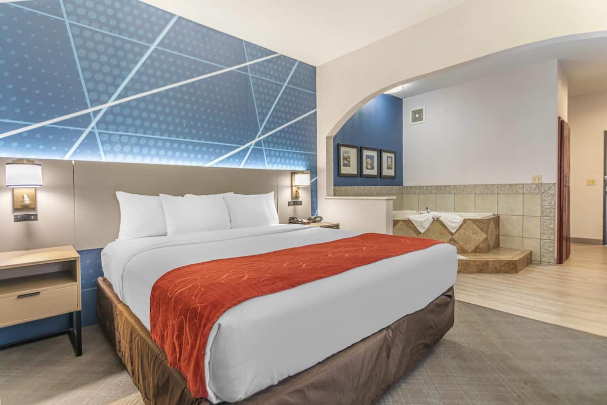 Suite, 1 King Bed, Non Smoking | Premium bedding, down duvets, desk, laptop workspace