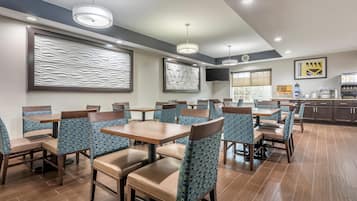 ๋งค์ผ ๋ทํ ๋ฌด๋ฃ ์์นจ ์์ฌ ํฌํจ