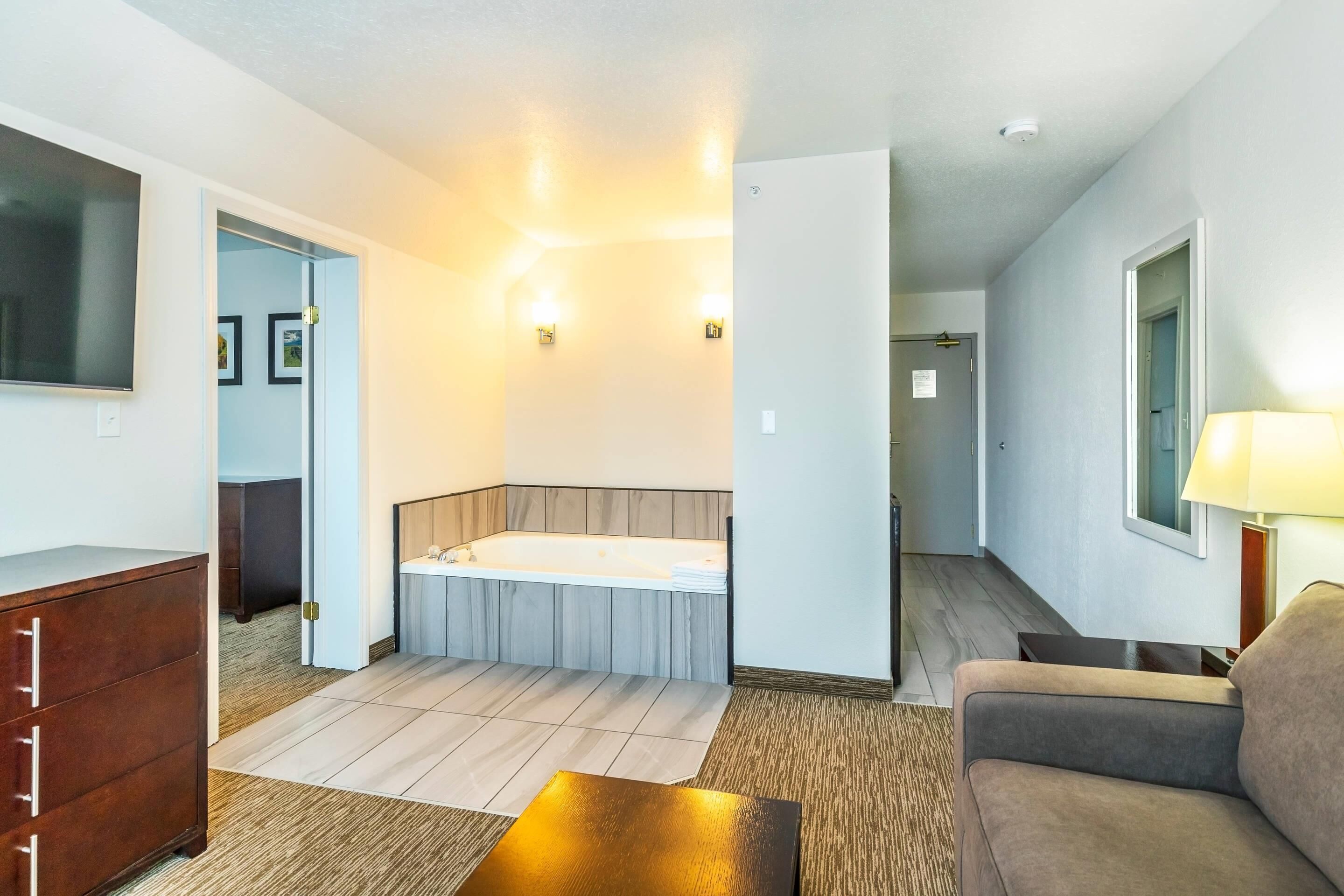 Suite, 1 Queen Bed with Sofa bed, Non Smoking | Desk, iron/ironing board, rollaway beds, free WiFi