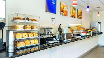 Tägliches inbegriffenes großes Frühstück