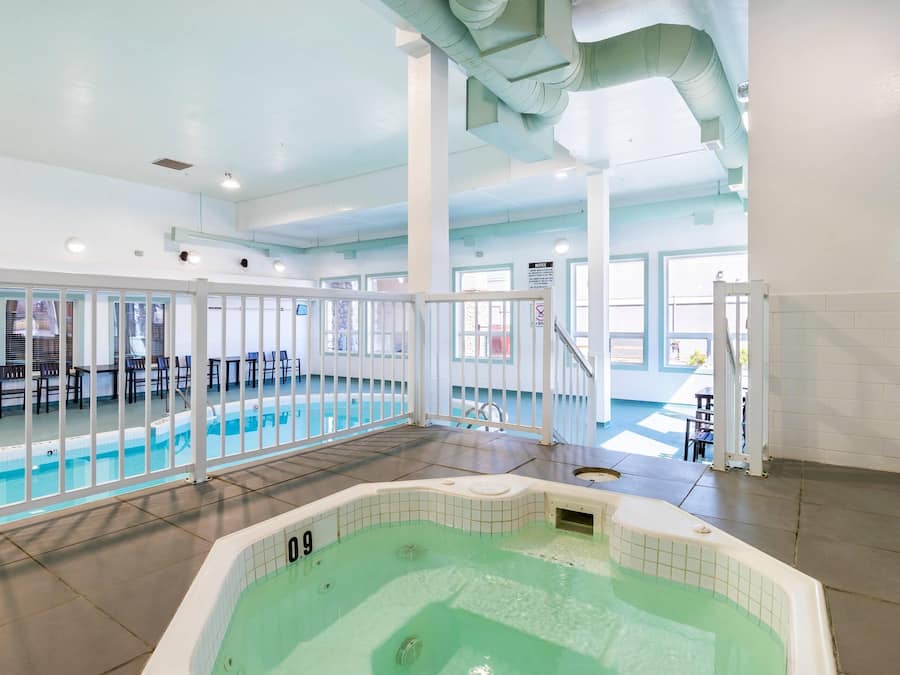 Hồ bơi trong nhà