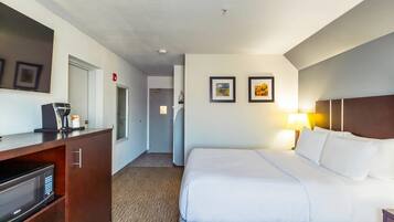 Bureau, fer et planche à repasser, lits pliants/supplémentaires